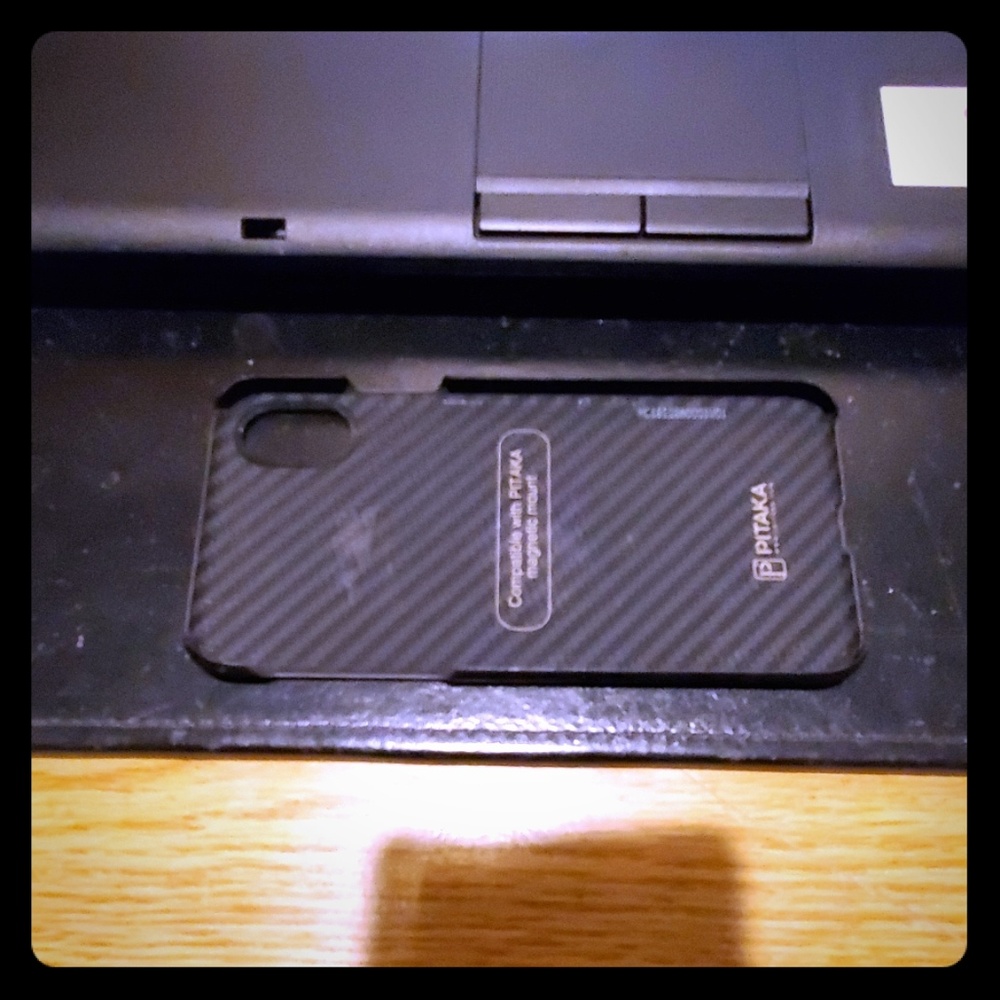 PITAKA carbon fiber case iPhone X and Xs